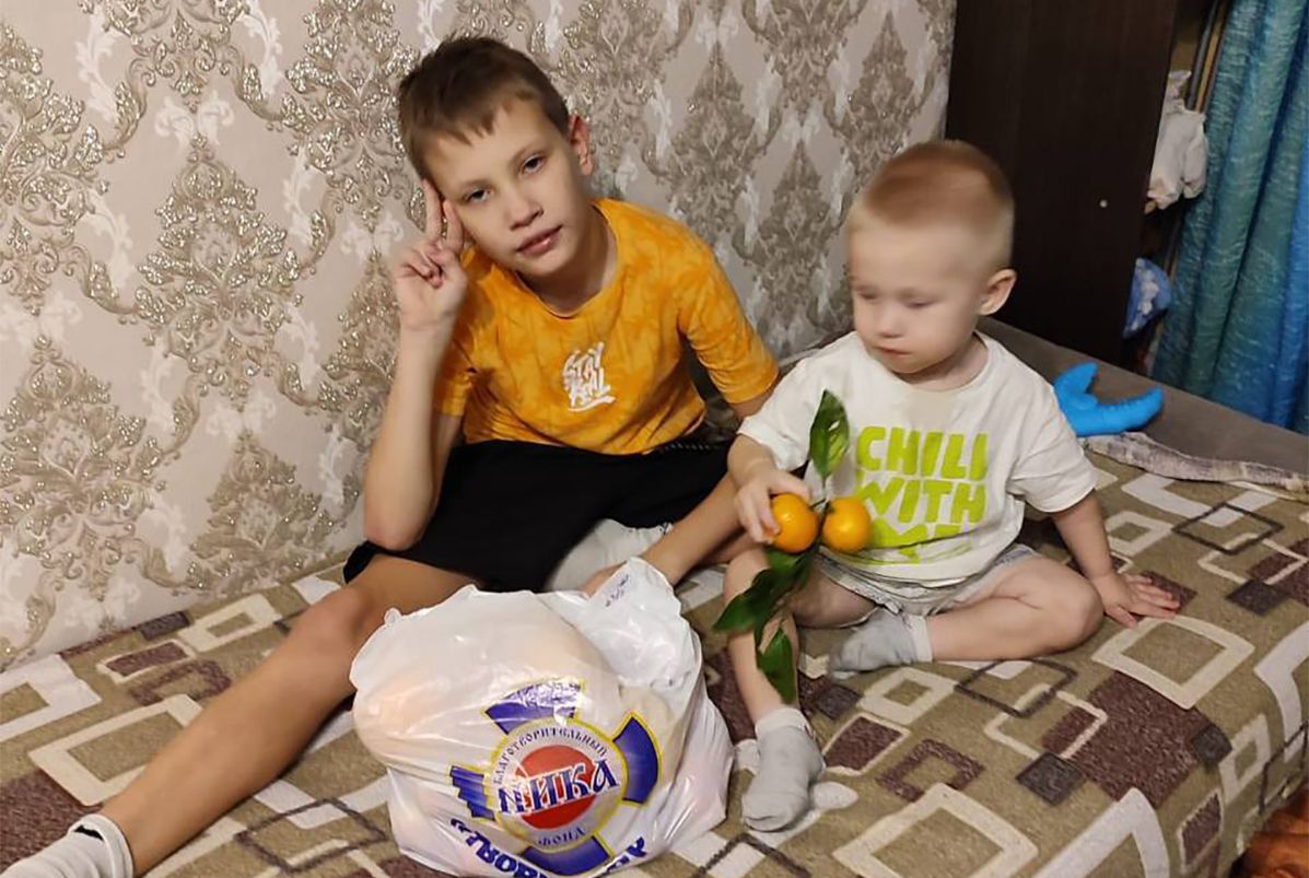 Волонтеры отвезли фрукты в Большое Сидельниково